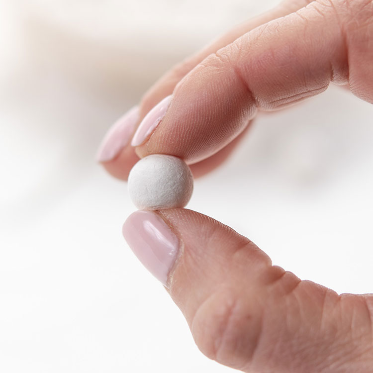 Lia Griffith Paper Spun Balls 12mm - Pack of 100 image 1