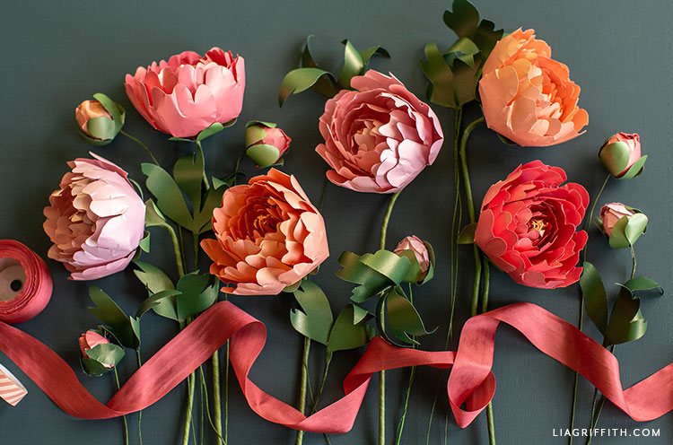 VIDEO: Frosted Paper Peony Flower - Lia Griffith