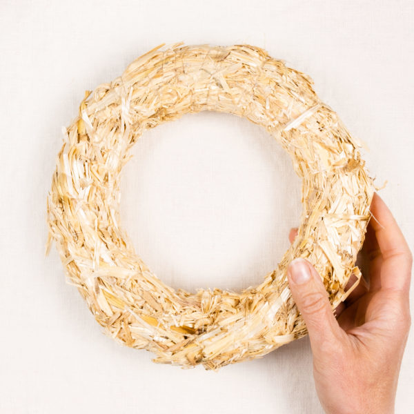 Small straw wreath hold