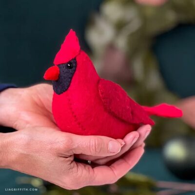 DIY felt cardinal stuffie